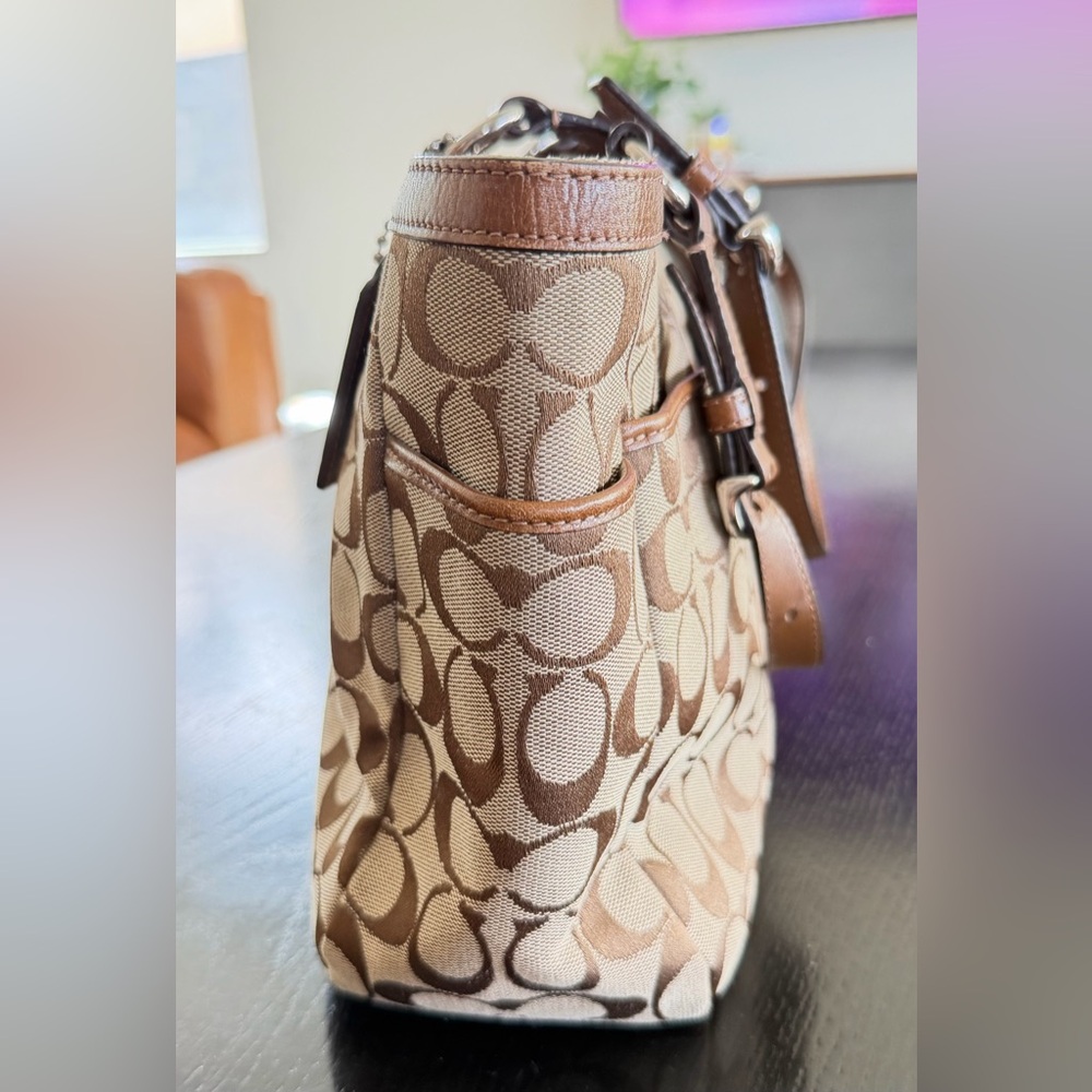 Coach Tan and Brown Signature Shoulder Bag - Picture 4 of 10